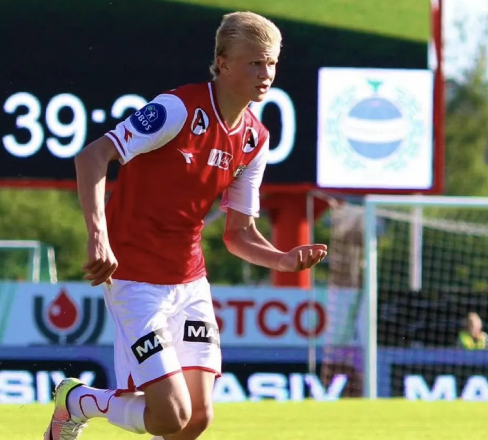 荣获当场最佳球员,奖品是四盒鸡蛋